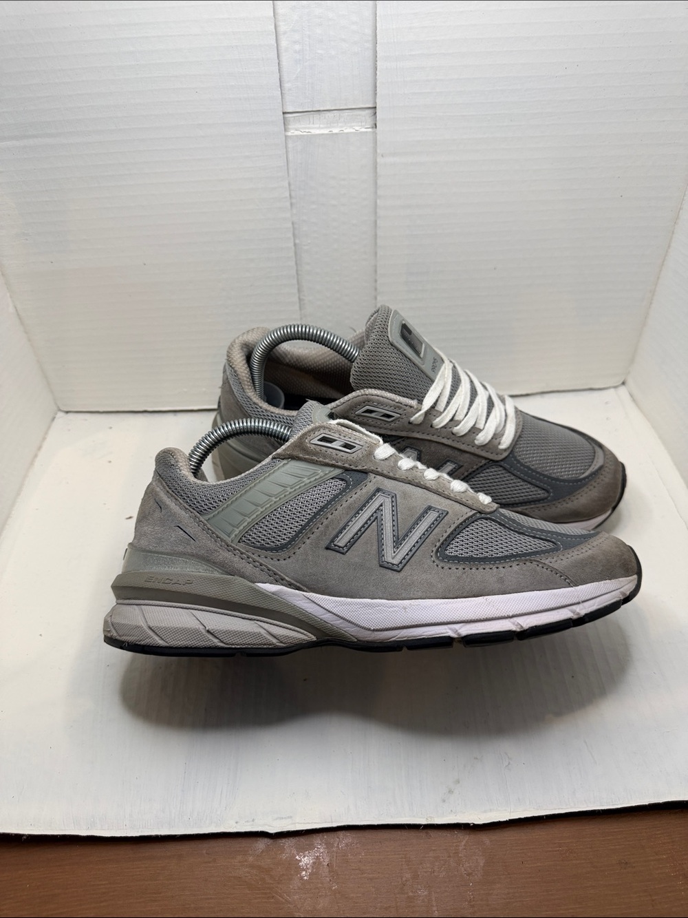 New Balance women’s 990 v5 sz 8